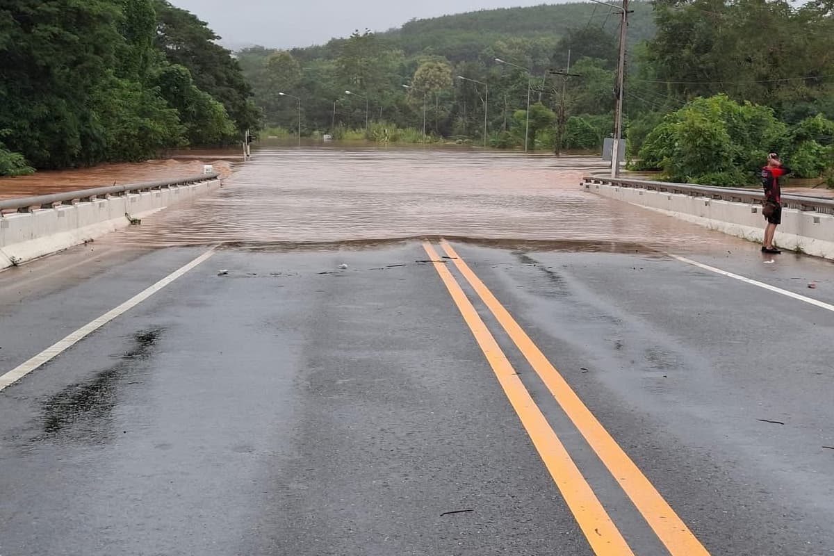 Nan-Province-in-Crisis-Severe-flooding-highest-water-level-in-history-SPACEBAR-Photo08.jpg