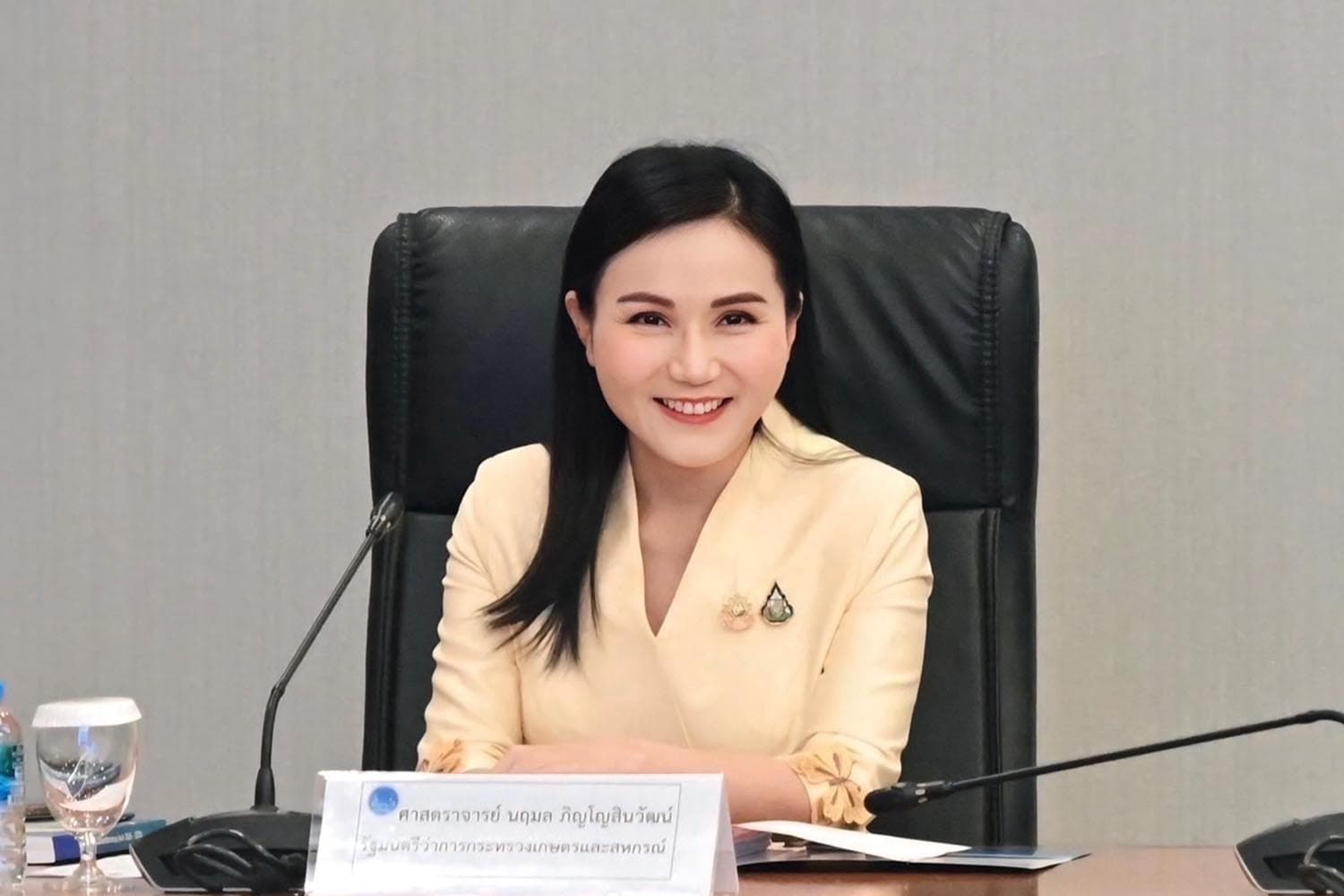 Narumon_gives_good_news_to_farmers_Cabinet_approves_payment_of_1_000_baht_per_rai_SPACEBAR_Hero_769345c6f9.jpg
