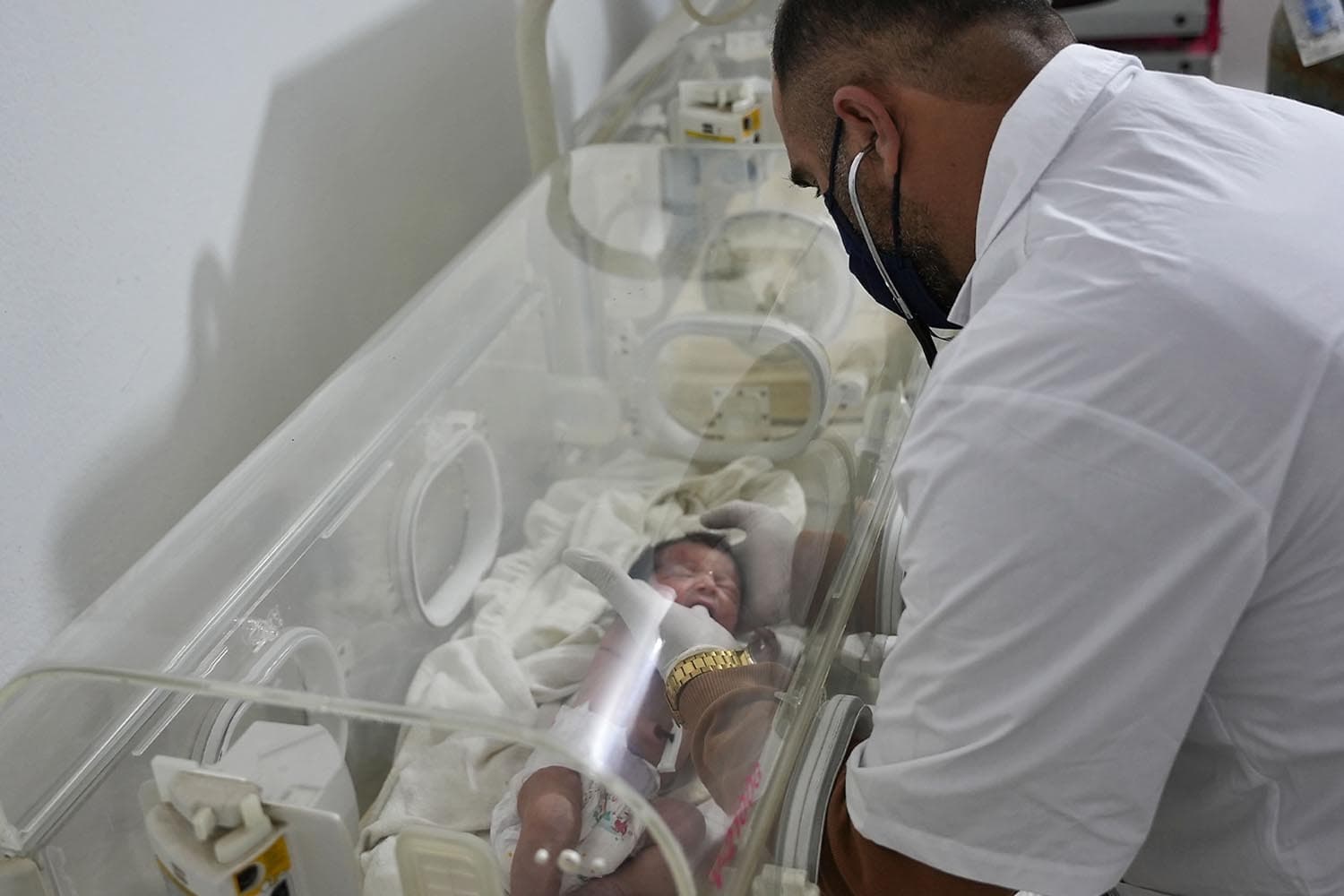 Newborn_baby_pulled_from_collapsed_building_SPACEBAR_Hero_007e6ccfe4.jpeg