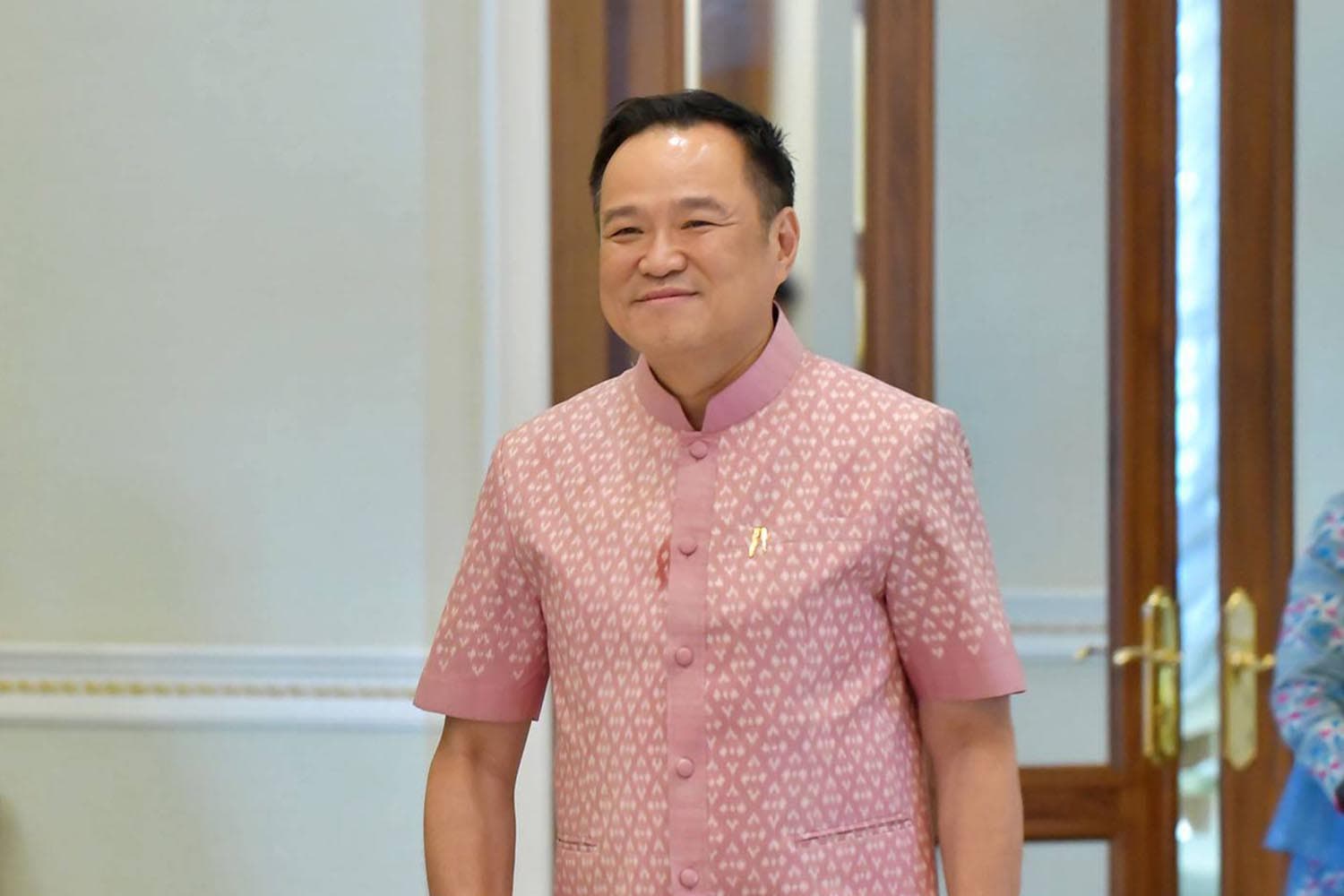 เช็กกระแสการเมืองวันนี้ โพลชี้ ‘คนอีสาน’ หนุนเลือก 'พรรค ปชน.' แต่เชียร์ ‘อนุทิน’ เป็นนายกฯ