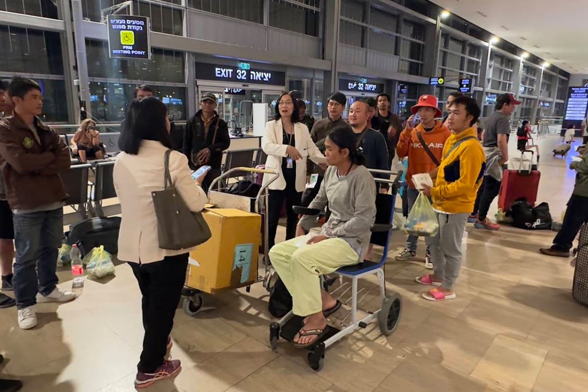 Nineteen_Thai_people_from_Israel_return_to_Thailand_this_evening_SPACEBAR_Photo01_55e647cf62.jpg