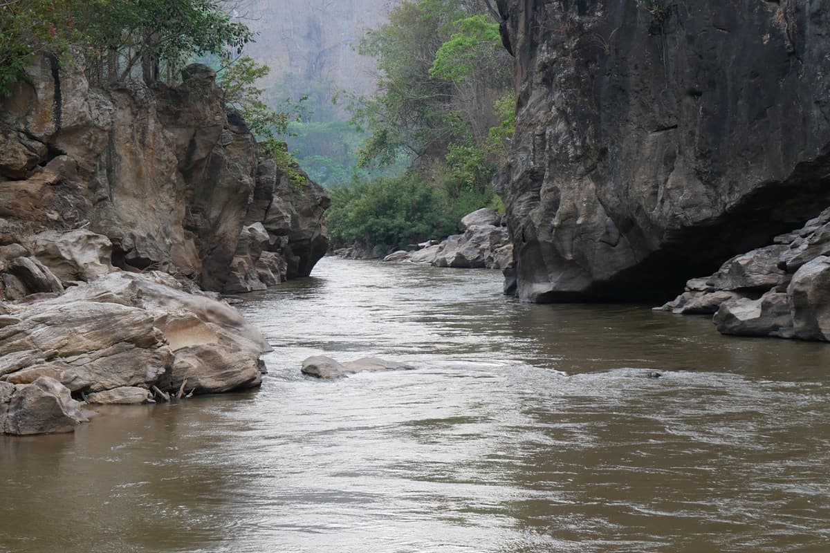 Ob_Luang_National_Park_organizes_Rubberthe_Nam_Chaem_River_SPACEBAR_Photo03_3ee846b47e.jpg