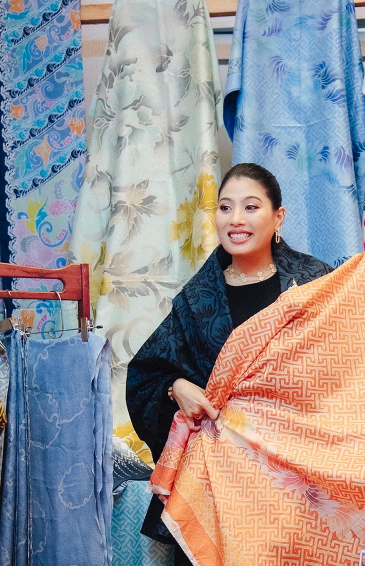 Opening_the_book_on_the_genius_of_Thai_fabrics_Princess_Sirivannavari_SPACEBAR_Photo04_99e231a0bd.jpg