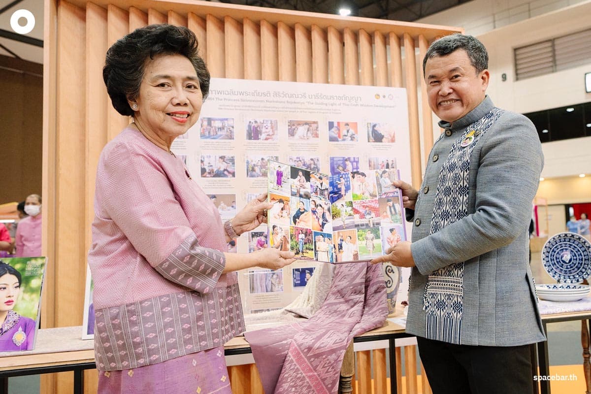Opening_the_book_on_the_genius_of_Thai_fabrics_Princess_Sirivannavari_SPACEBAR_Photo06_8bce50a4eb.jpg