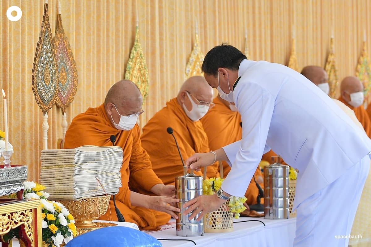 PM_Srettha_make_merit_King_rama9_SPACEBAR_Photo01_543f865c9c.jpg