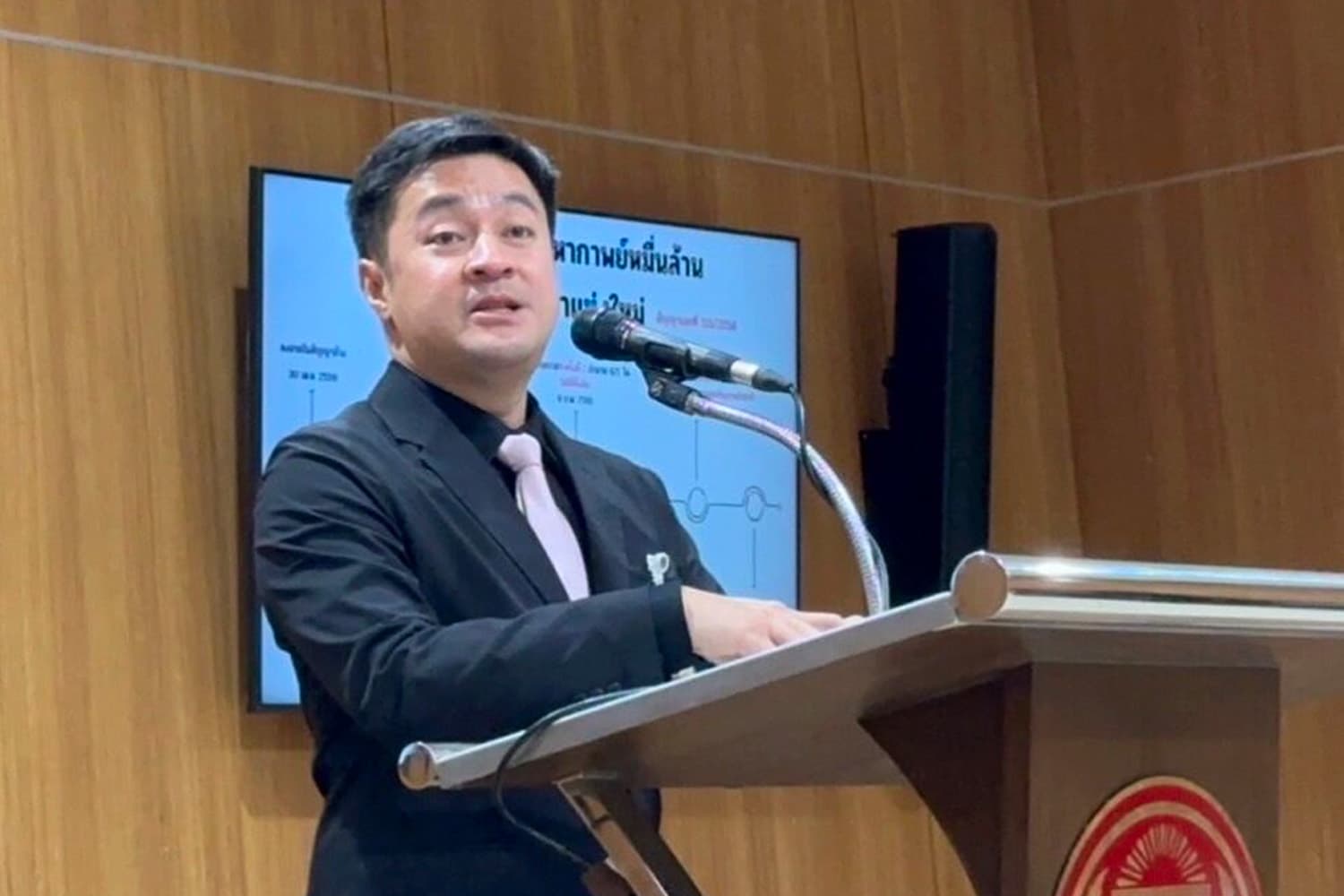 Padipat_explains_why_still_unable_to_sign_to_receive_the_New_Parliament_SPACEBAR_Hero_8656cd4c79.jpg