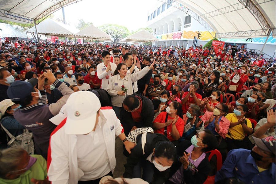 Paethongtarn_led_the_Phueathai_campaign_in_Nakhon_Ratchasima_to_raise_the_flag_of_the_province_SPACEBAR_Photo03_182799cf60.jpeg