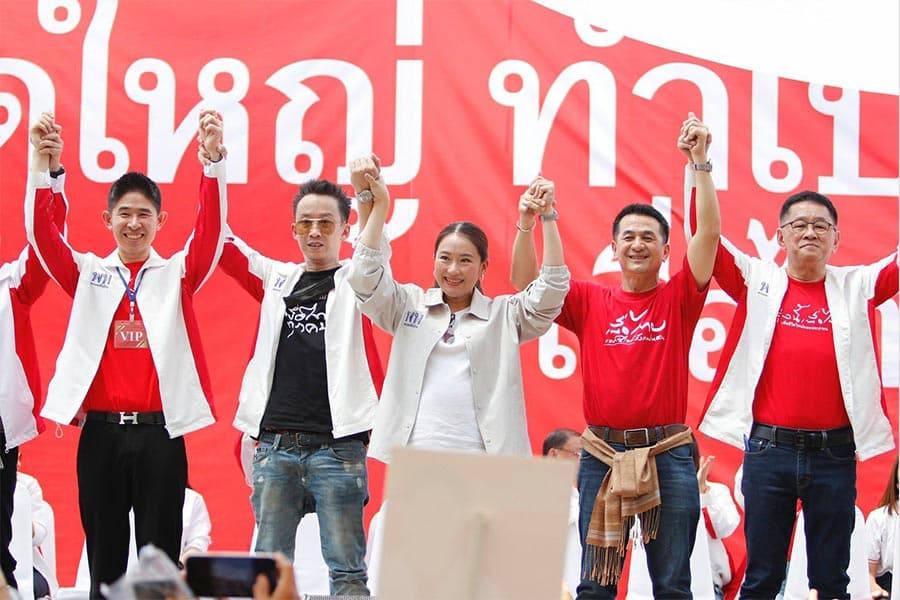 Paethongtarn_led_the_Phueathai_campaign_in_Nakhon_Ratchasima_to_raise_the_flag_of_the_province_SPACEBAR_Photo04_3010c5e2b1.jpeg