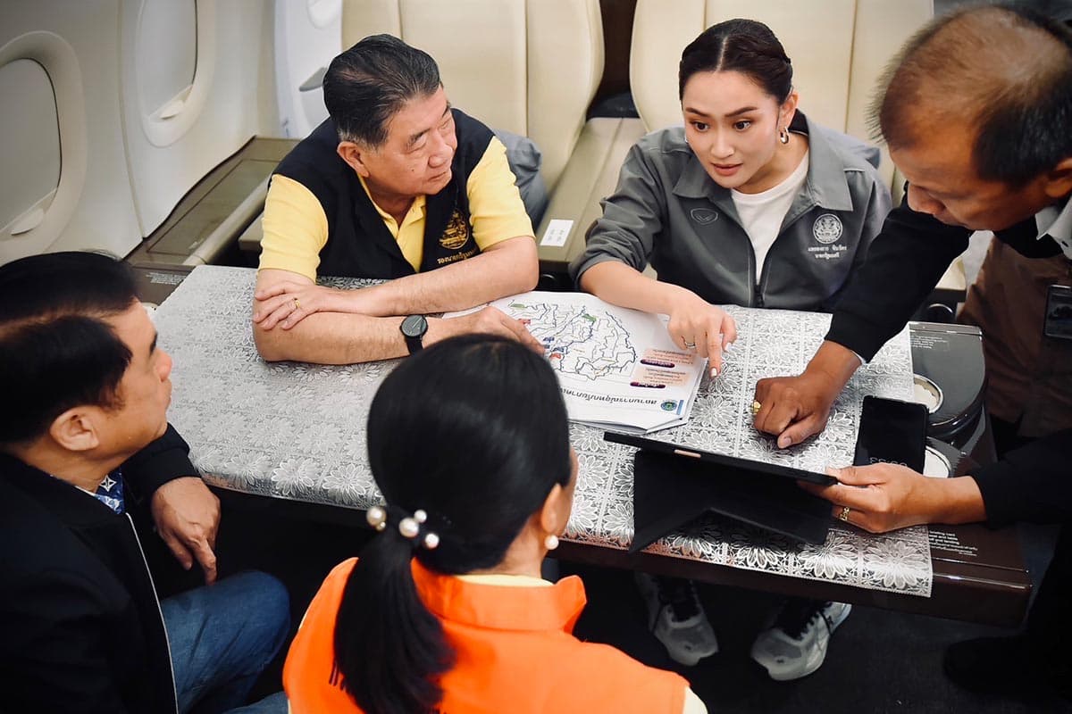 Paetongtarn_and_the_group_went_to_Chiang_Rai_to_follow_the_flood_situation_SPACEBAR_Photo01_1309c0d172.jpg
