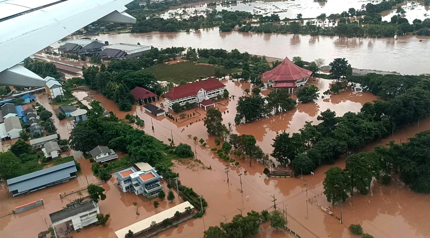 Paetongtarn_and_the_group_went_to_Chiang_Rai_to_follow_the_flood_situation_SPACEBAR_Photo02_2108352c2b.jpg