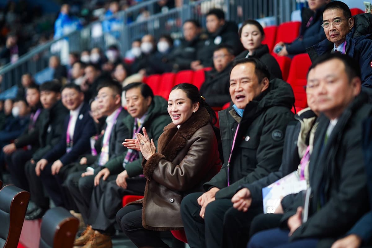 Paetongtarn_cheer_on_Thailand_mens_national_ice_hockey_team_SPACEBAR_Photo00_1d626dc0f4.jpg