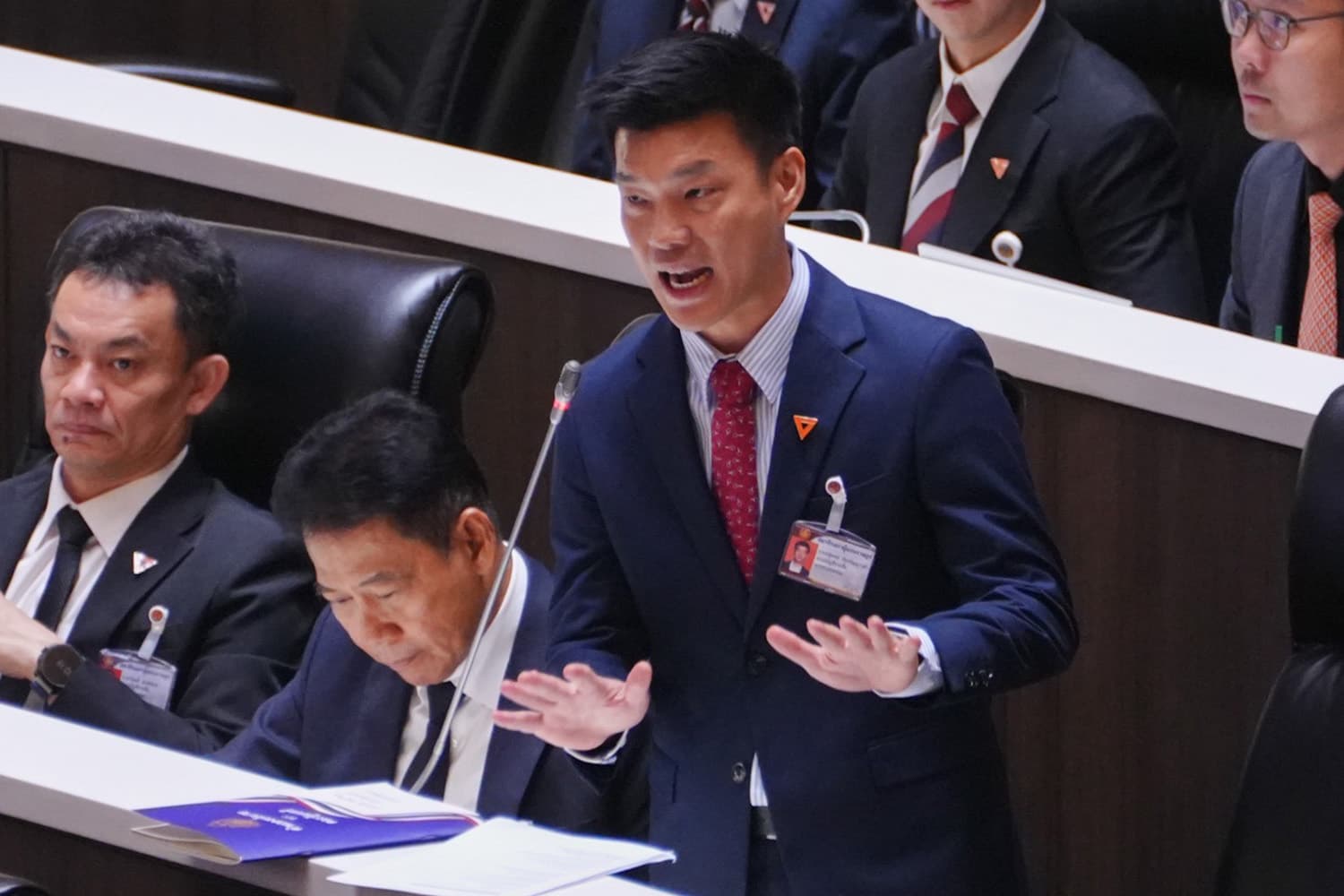 ‘ณัฐพงษ์’ เปิดฉากอภิปรายรัฐบาล ยก 5 คลัสเตอร์ กลุ่มอำนาจแบ่งผลประโยชน์กันเอง