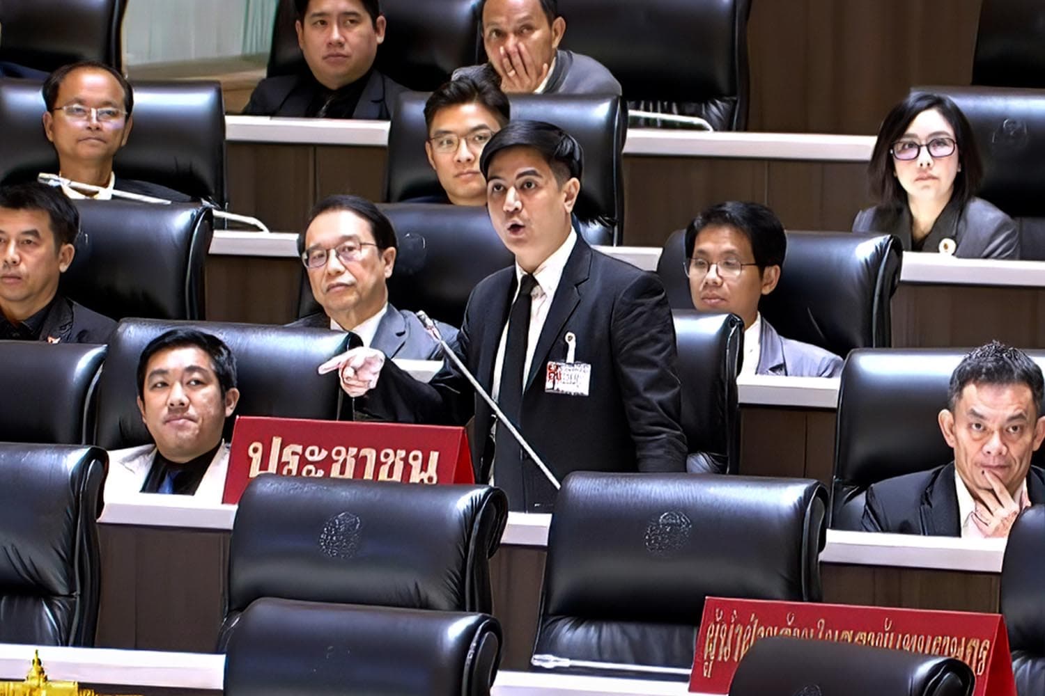 ‘พริษฐ์’ ถาม ใครได้ประโยชน์จาก 4 โครงการเมกะโปรเจกต์