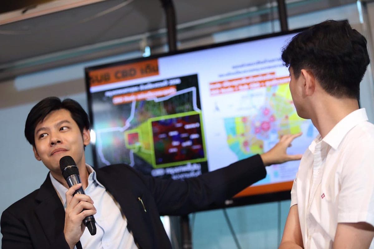 People_and_members_of_the_House_of_Representatives_criticize_design_Bangkok_city_plan_SPACEBAR_Photo03_54b8772f21.jpg