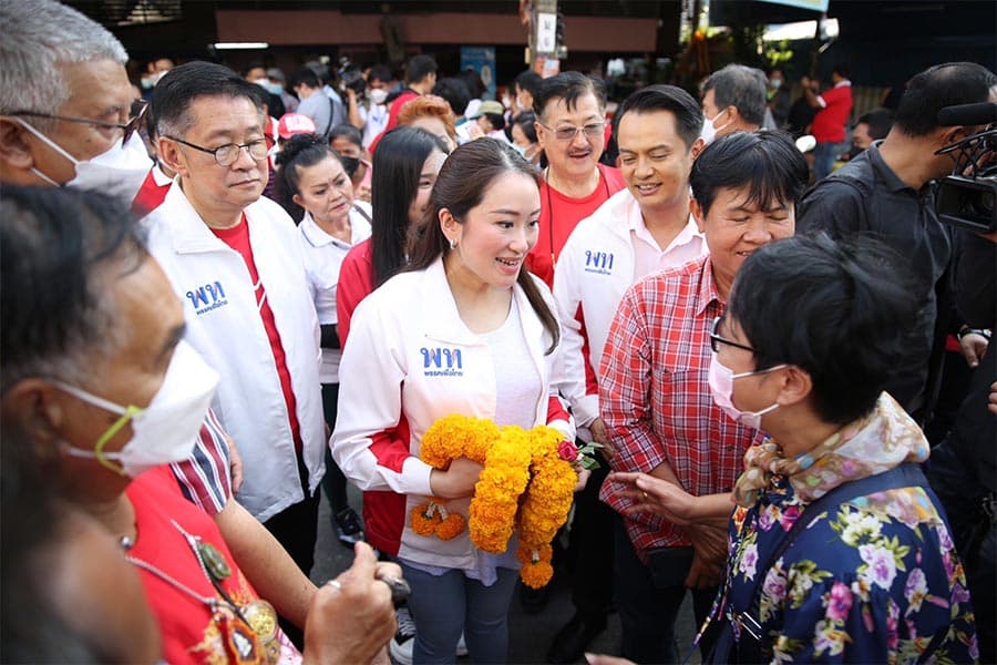 Pheu_Thai_Party_visits_Nonthaburi_market_SPACEBAR_Photo02_9ebfac3e4f.jpeg