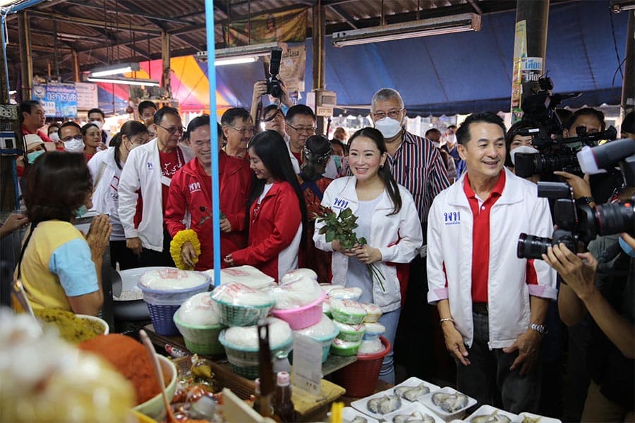 Pheu_Thai_Party_visits_Nonthaburi_market_SPACEBAR_Photo05_730a596e1e.jpeg