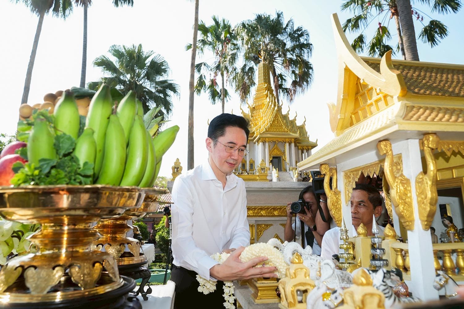 ‘ยศชนัน’ ถือฤกษ์ 09.00 น. นำทีม ‘รมต.เพื่อไทย’ ไหว้สิ่งศักดิ์สิทธิ์ทำเนียบฯ