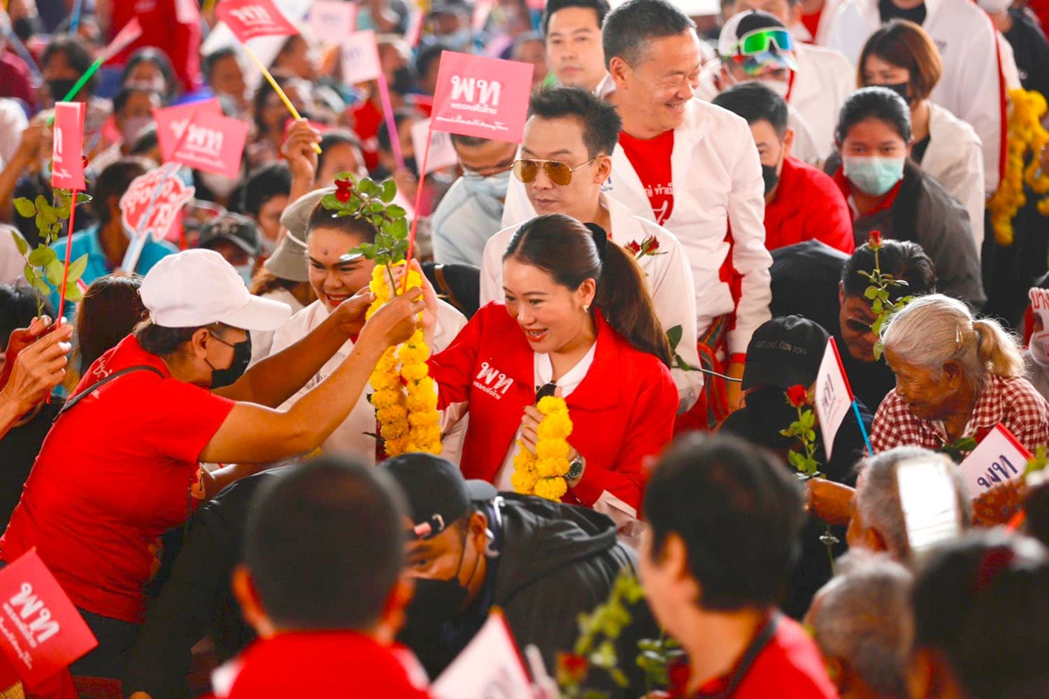 Pheuthai_campaigns_in_Phitsanulok_promotes_3_good_agriculture_to_add_money_to_farmers_pockets_SPACEBAR_Hero_ae6885f4f1.jpeg
