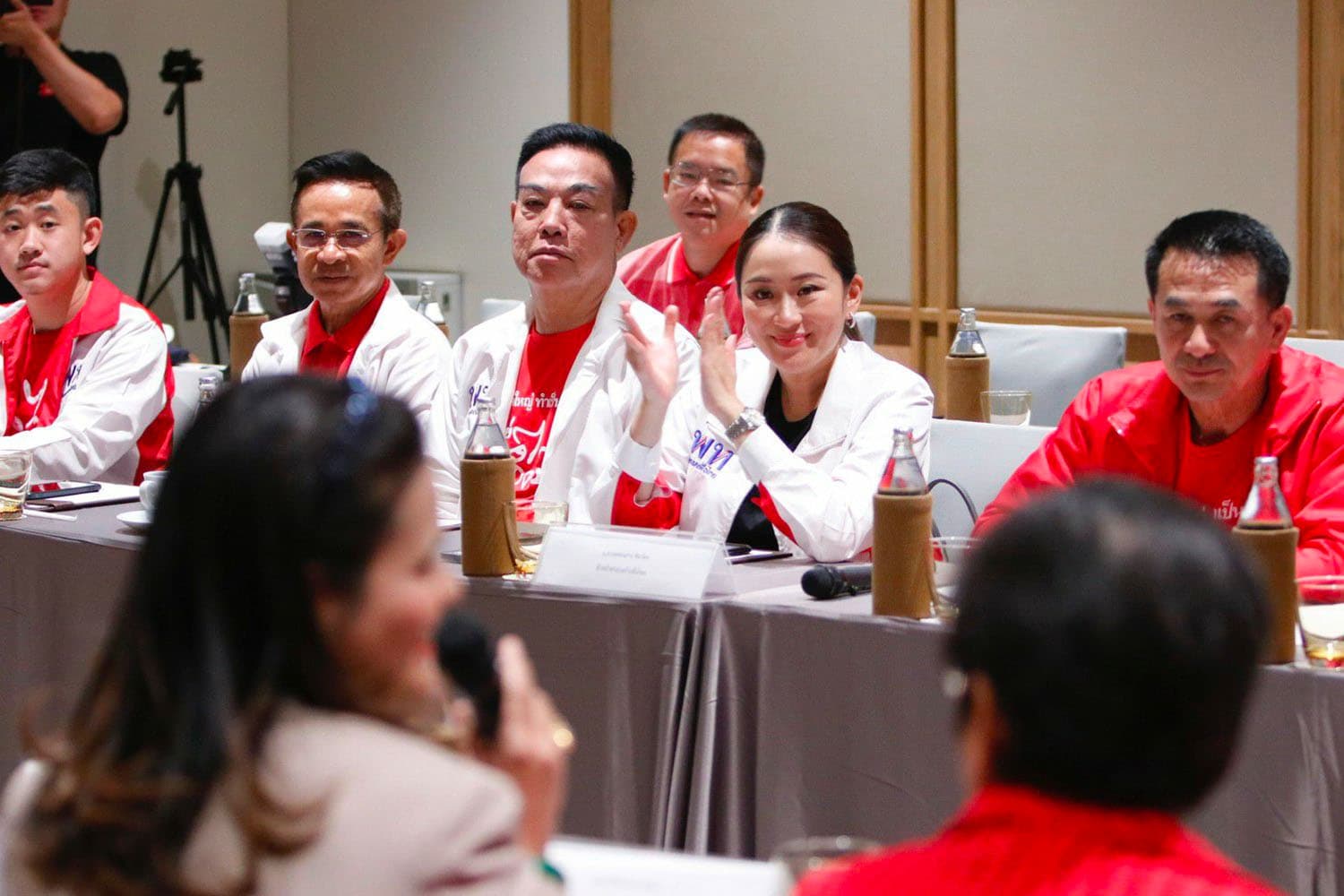 Pheuthai_talks_with_Korat_businessmen_hoping_to_become_a_government_Will_turn_life_uplifting_Isaan_economy_SPACEBAR_Hero_47342d0748.jpeg
