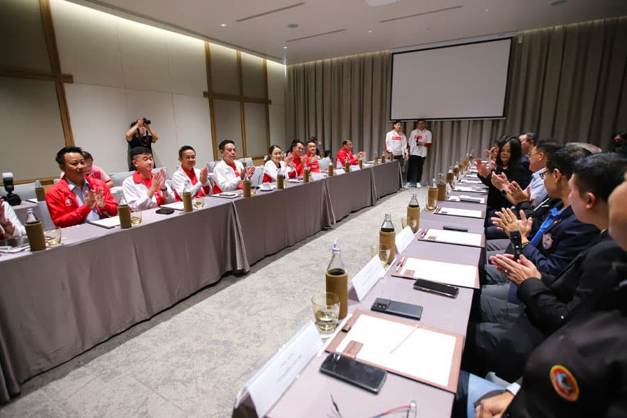 Pheuthai_talks_with_Korat_businessmen_hoping_to_become_a_government_Will_turn_life_uplifting_Isaan_economy_SPACEBAR_Phot_c8e79cfbbe.jpeg