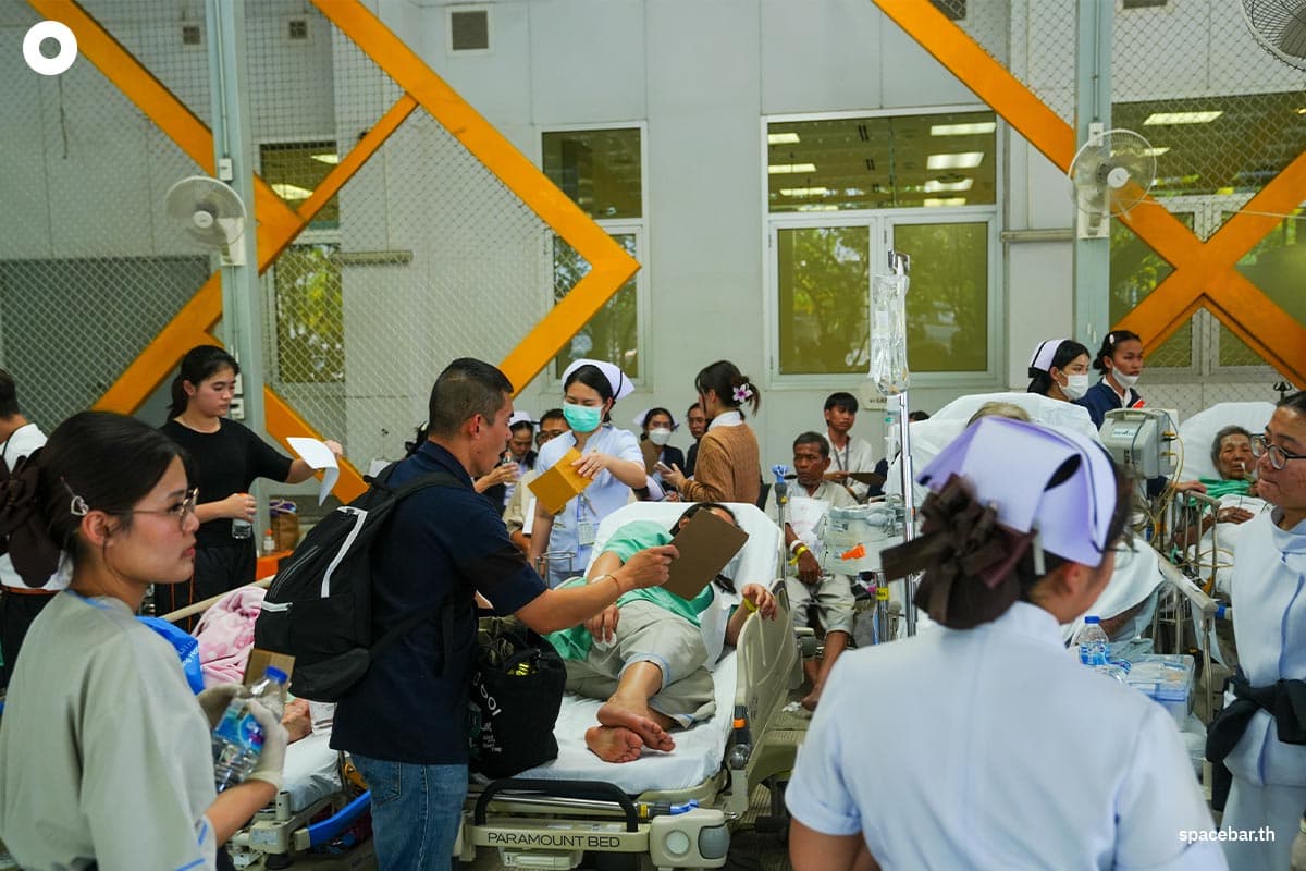 Photo_Story_Evacuation_of_patients_SPACEBAR_Photo03_eb3aa206fb.jpg