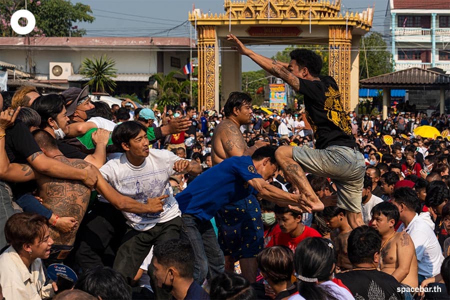 Photo_Story_Paying_homage_to_teachers_at_Wat_Bang_Phra_2023_SPACEBAR_Photo04_2f6fb9a93c.jpeg