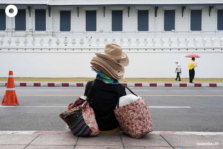 Photostory_Chinese_tourists_at_wat_phr_kaew_SPACEBAR_Photo02_b91d9ad039.jpeg