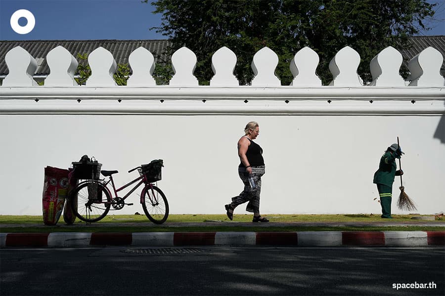 Photostory_Chinese_tourists_at_wat_phr_kaew_SPACEBAR_Photo05_4cc4127bc7.jpeg
