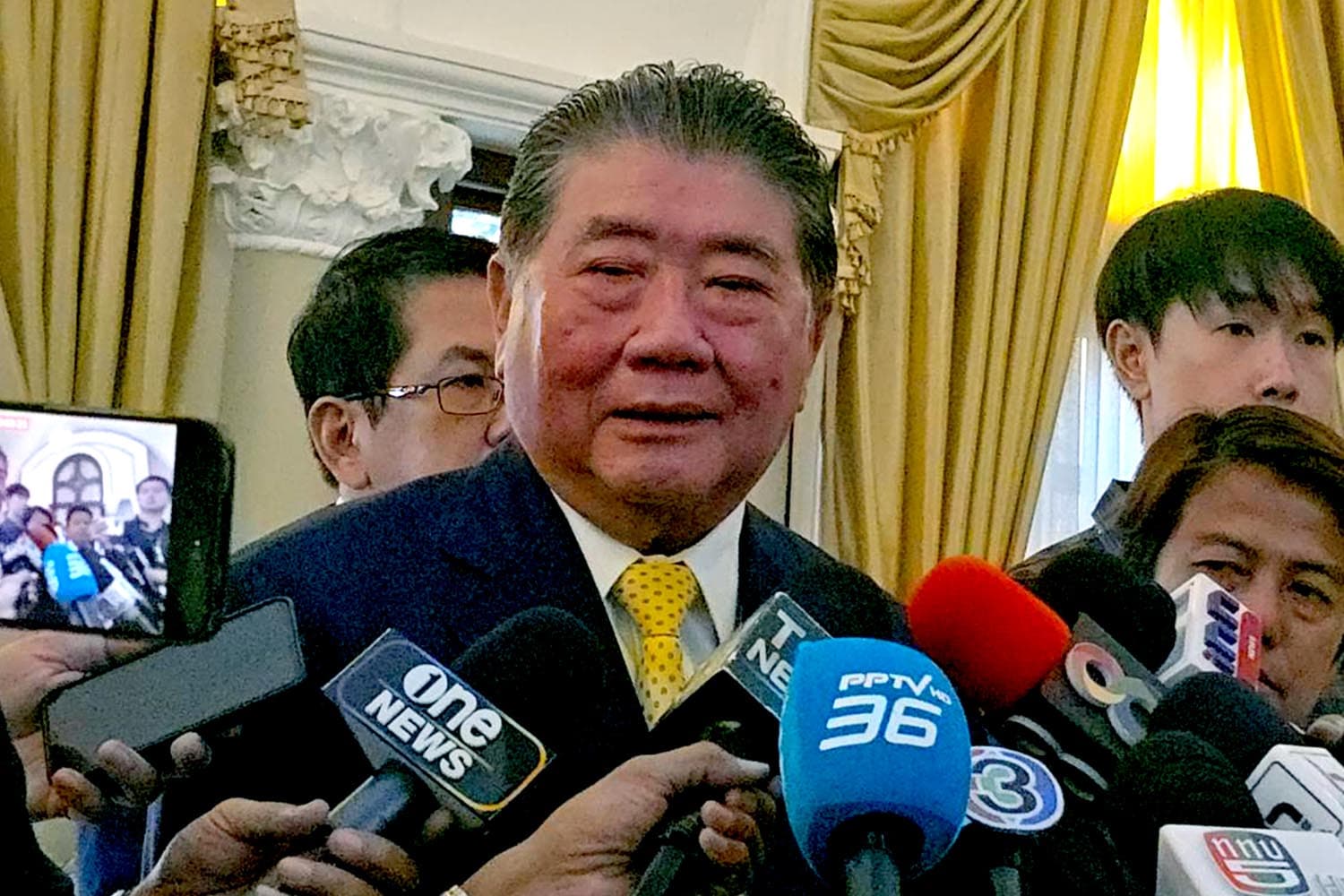 Phumtham_points_out_the_dinner_party_of_the_coalition_government_It_is_not_a_forum_to_discuss_amnesty_SPACEBAR_Hero_02a3209702.jpg