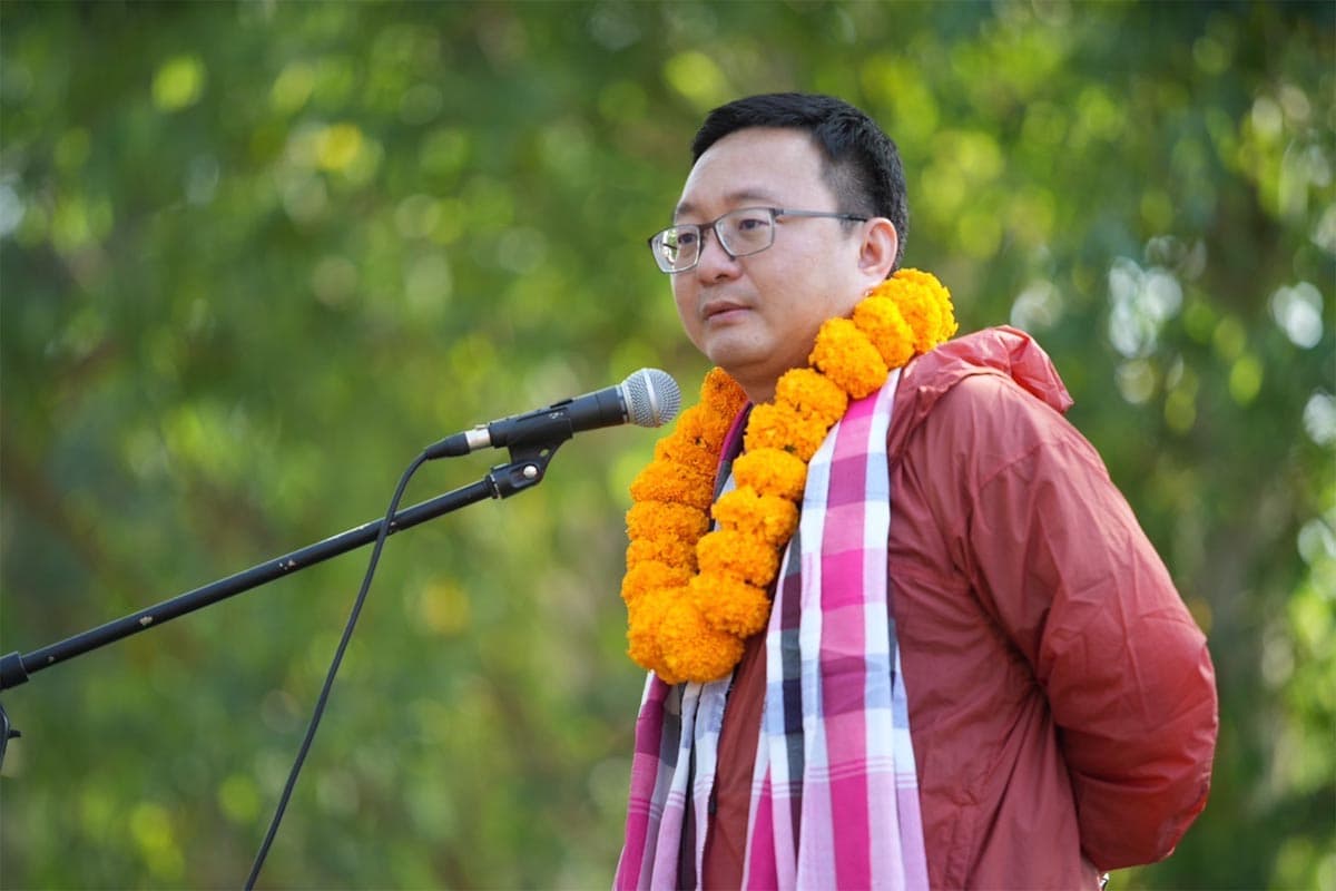 Pita_Chaithawat_campaigns_in_Udon_Thani_SPACEBAR_Photo01_8a28d2567f.jpg