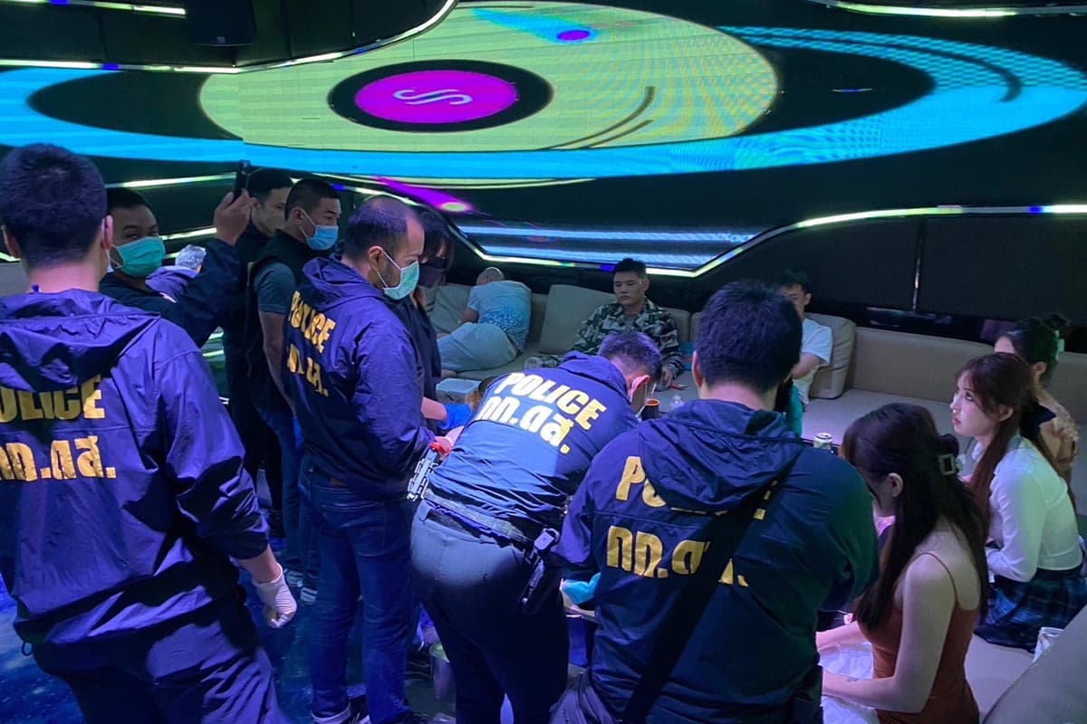Police_Makkasan_Moved_Arrest_Chinese_Take_Drugs_Place_of_Amusement_SPACEBAR_Photo02_d87a279ada.jpeg