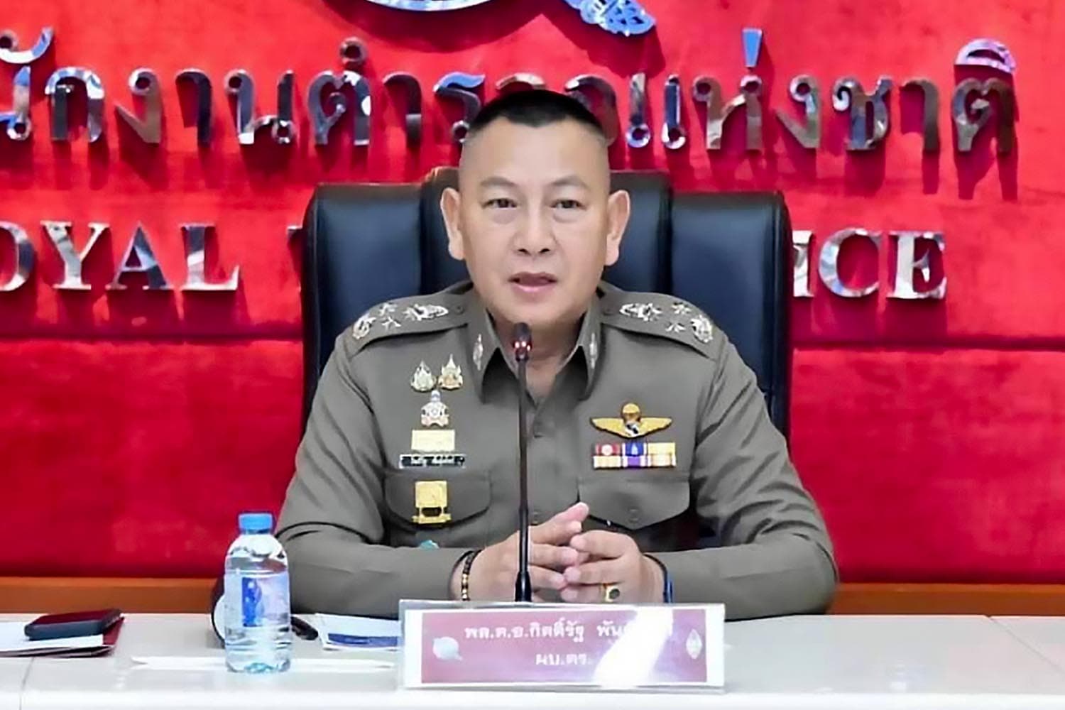 Police_commander_vows_not_to_interfere_with_police_hospital_over_Thaksin_s_medical_records_SPACEBAR_Hero_7229ad7e4e.jpg