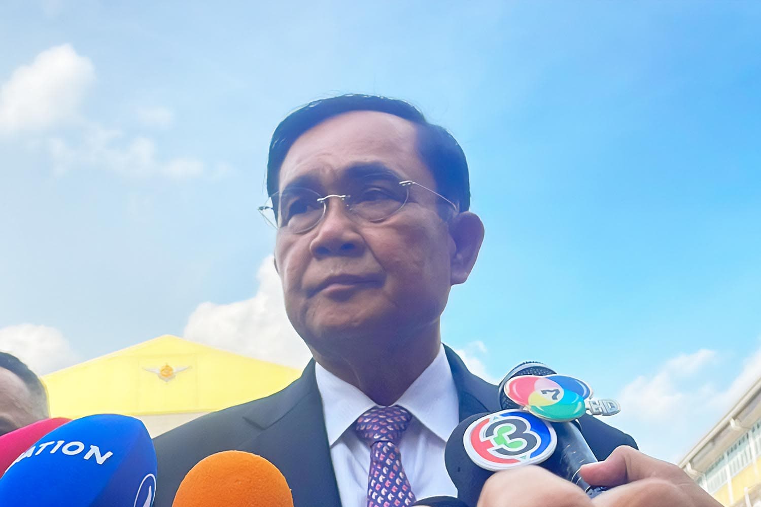Prasert_urges_Prayut_to_show_his_spirit_to_leave_the_state_house_SPACEBAR_Hero_6601a63c9e.jpeg