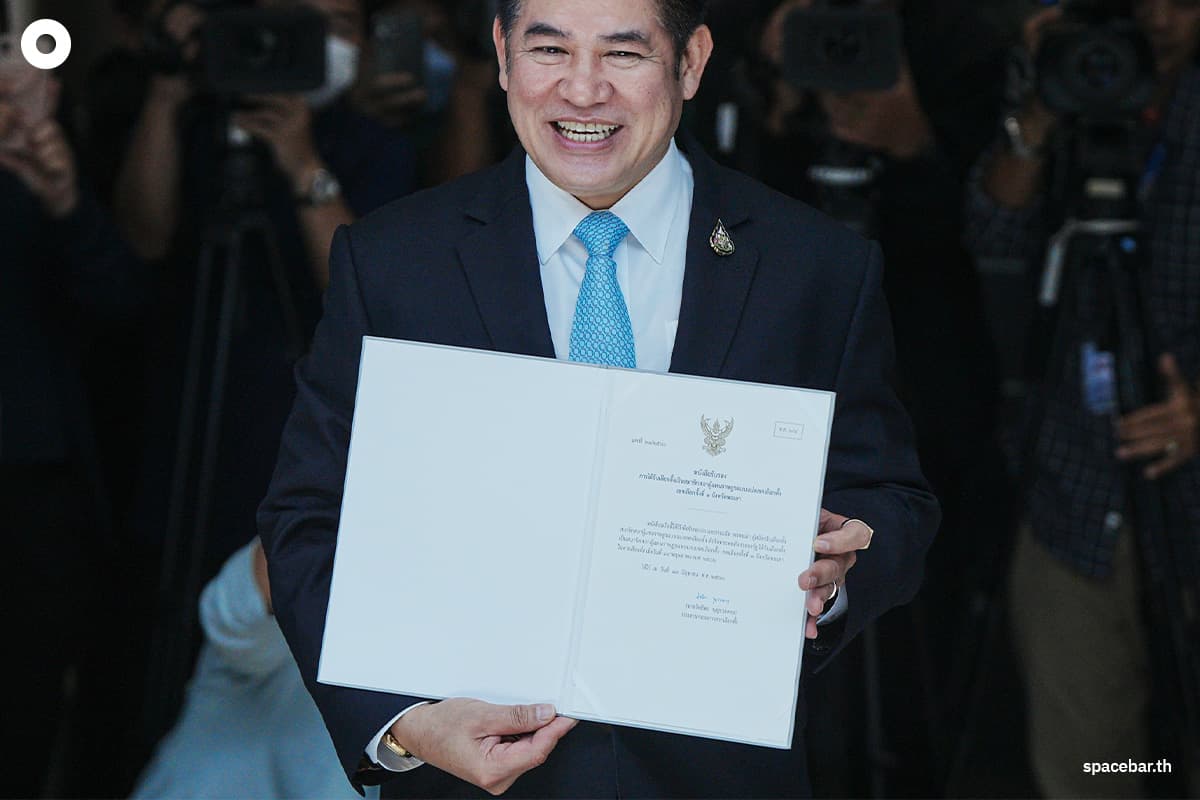 Prawit_Present_The_Secretariat_of_The_House_of_Representatives_First_Day_SPACEBAR_Photo05_51f9d2e102.jpeg
