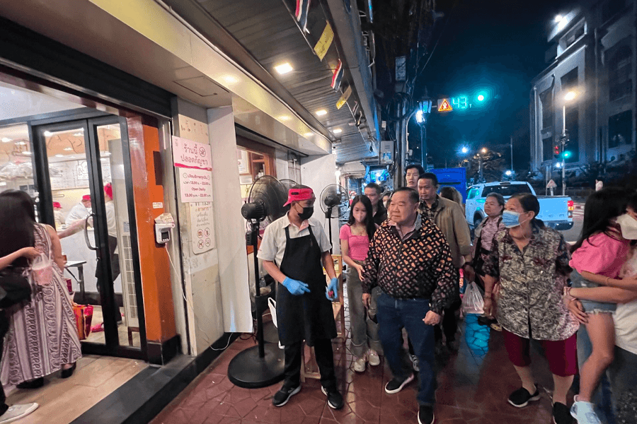 Prawit_chill_On_holiday_let_go_find_delicious_food_in_the_Sao_Chingcha_area_SPACEBAR_Photo01_e5bab83289.png