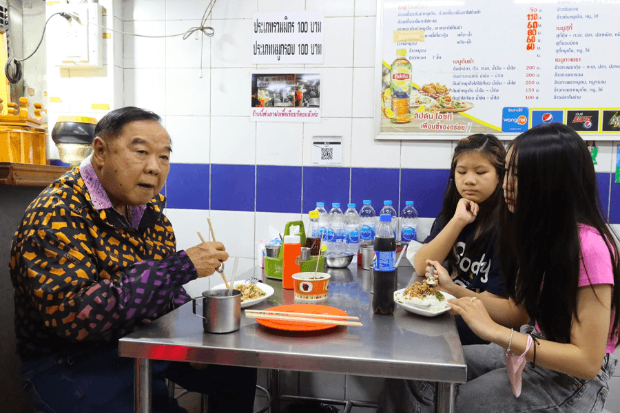 Prawit_chill_On_holiday_let_go_find_delicious_food_in_the_Sao_Chingcha_area_SPACEBAR_Photo02_426ba65dda.png