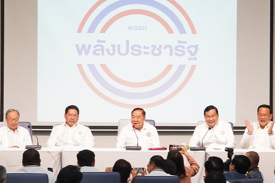 Prawit_closes_welcome_deal_Uttama_Sonthirat_returned_PPRP_home_SPACEBAR_Photo02_ccb65550fd.jpeg
