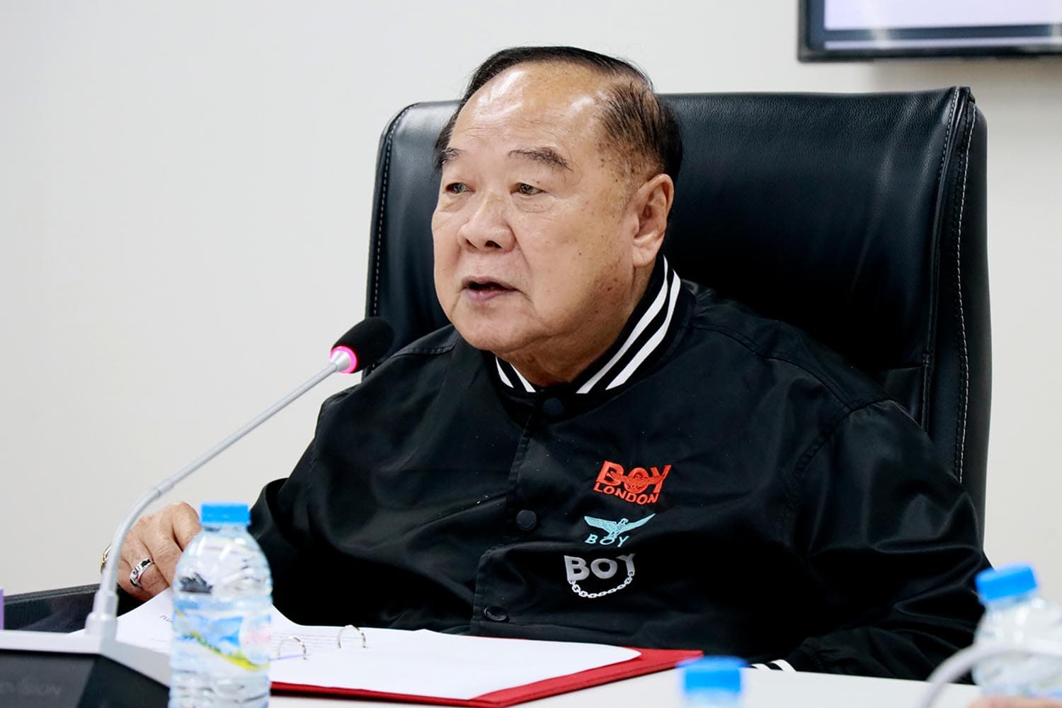 Prawit_confirmed_that_would_continue_to_work_with_the_government_SPACEBAR_Hero_b597fd19a1.jpg