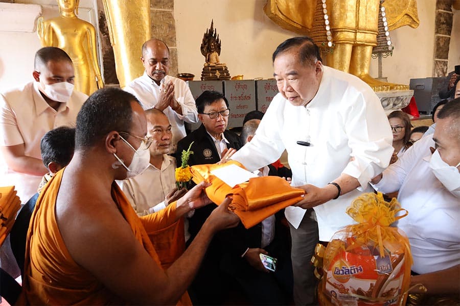 Prawit_goes_to_Nakhon_Si_Thammarat_Join_the_Makha_Bucha_Day_Festival_SPACEBAR_Photo05_a0f3ad4548.jpeg