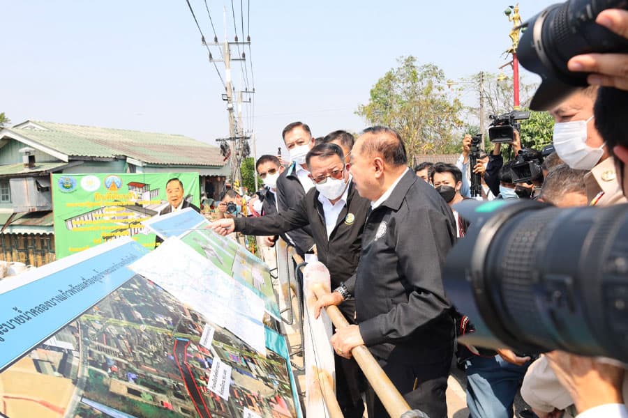 Prawit_inspects_Nakhon_Pathom_Ratchaburi_to_see_water_management_plans_SPACEBAR_Photo02_6e1663f180.jpeg