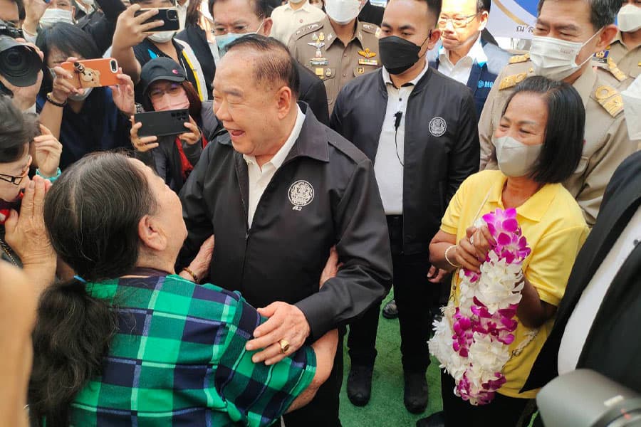 Prawit_inspects_Nakhon_Pathom_Ratchaburi_to_see_water_management_plans_SPACEBAR_Photo03_2501272cea.jpeg