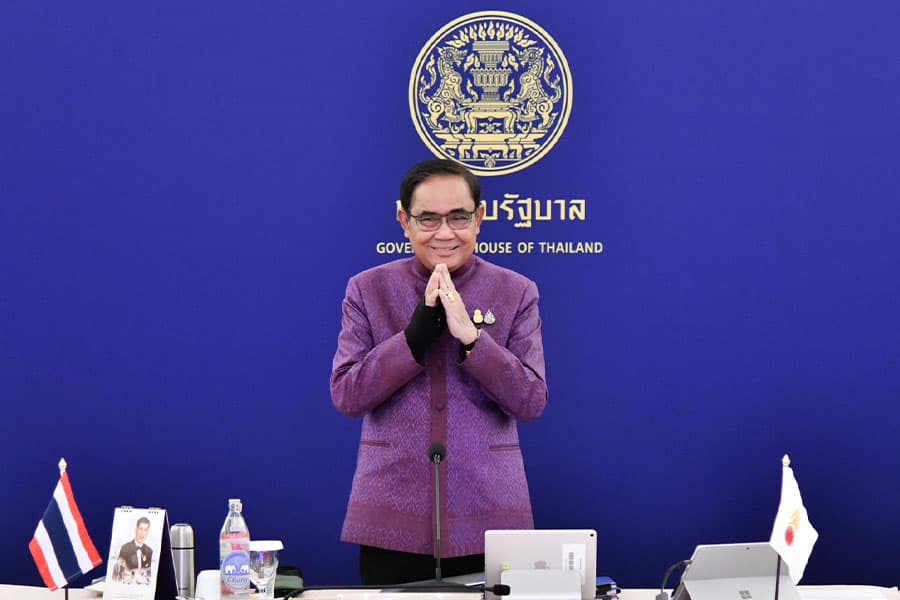 Prawit_leads_the_Cabinet_to_wish_Prayut_a_happy_birthday_SPACEBAR_Photo04_864a031260.jpeg