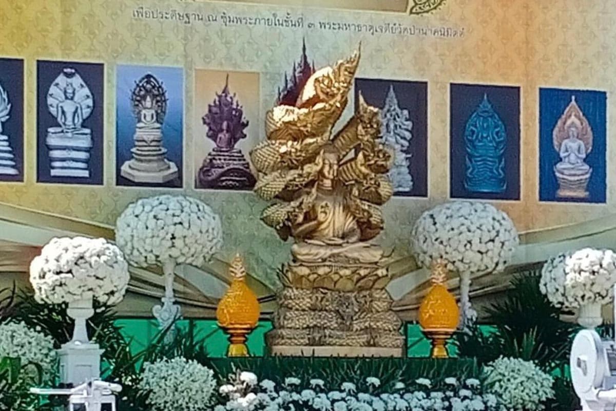 Prawit_leads_the_PPRP_team_to_the_south_to_the_northeast_Make_merit_and_support_religion_SPACEBAR_Photo06_eb75087c3d.jpg