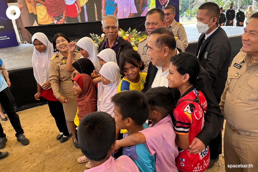 Prawit_meets_with_religious_leaders_and_people_of_southern_border_provinces_SPACEBAR_Photo01_303bdff094.jpeg