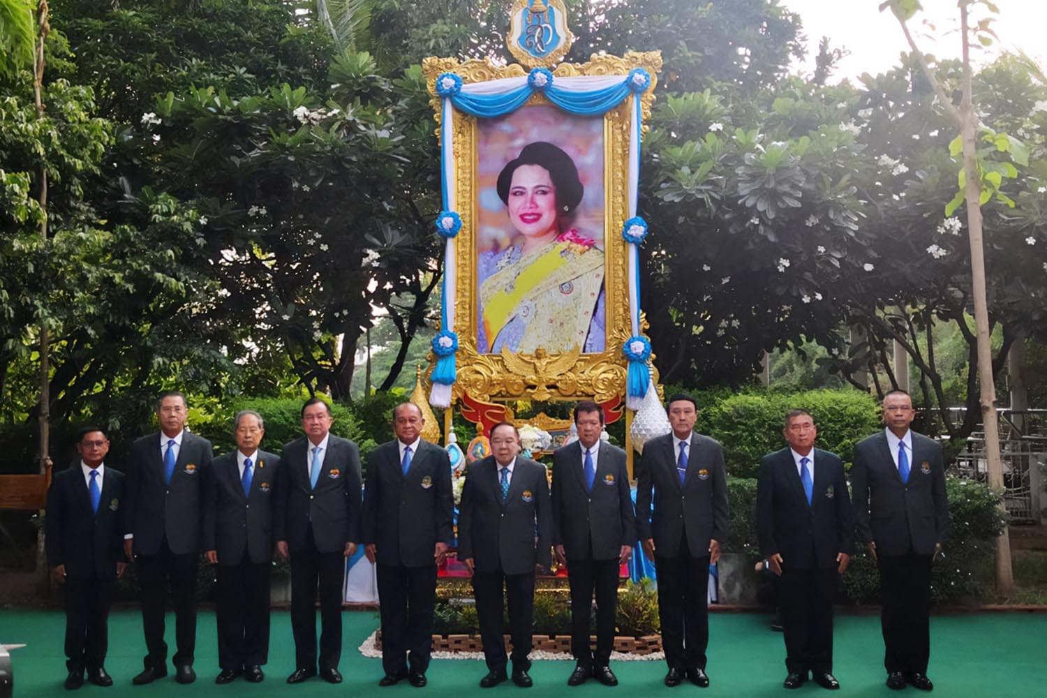 Prawit_pays_homage_to_Her_Majesty_Queen_Sirikit_The_Queen_Mother_SPACEBAR_Hero_1cc79f501b.jpeg