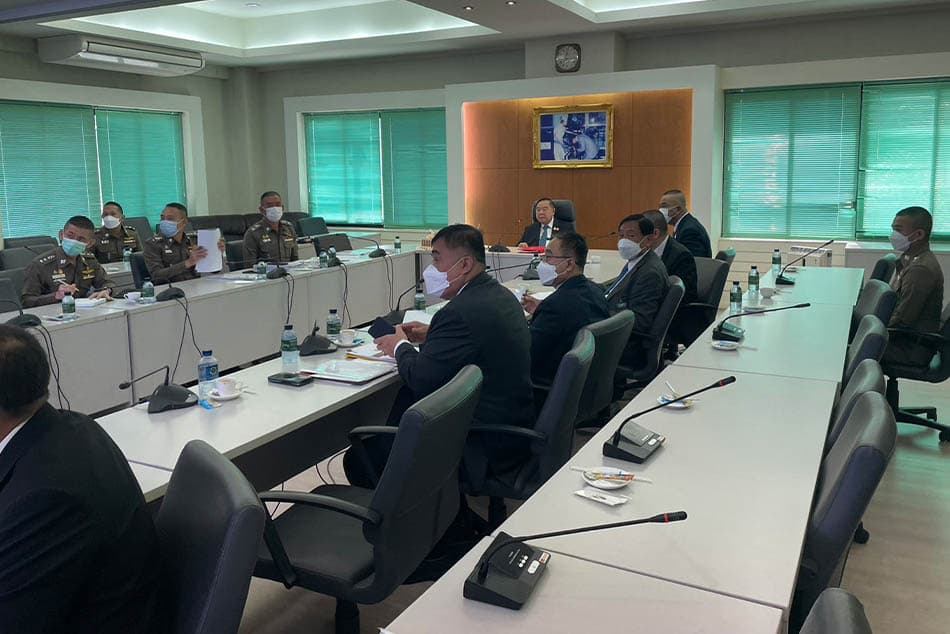 Prawit_thanks_all_staff_Taking_care_of_the_safety_of_APEC_leaders_passed_well_SPACEBAR_Photo01_81888493ef.jpeg