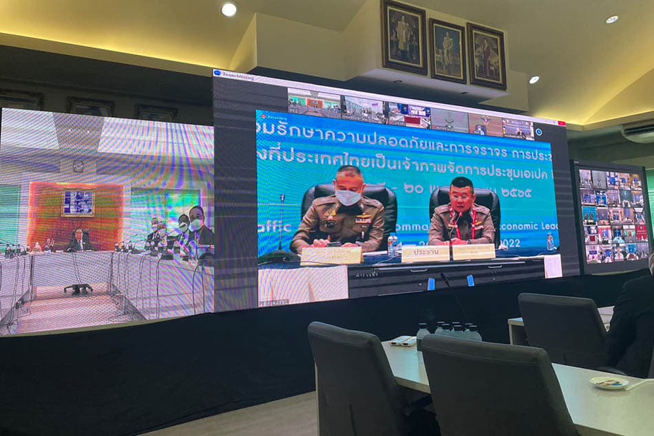 Prawit_thanks_all_staff_Taking_care_of_the_safety_of_APEC_leaders_passed_well_SPACEBAR_Photo02_cb4a2d1ae8.jpeg