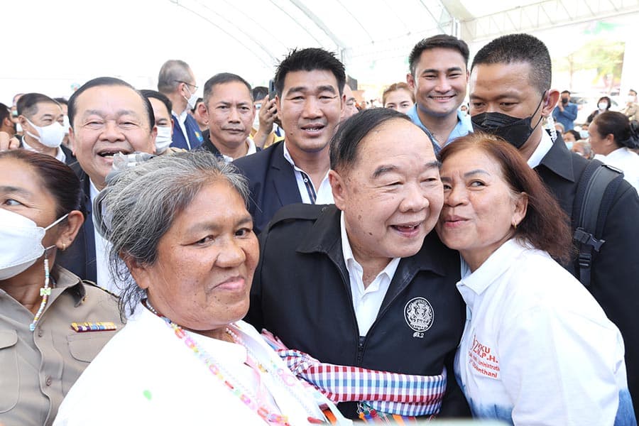 Prawit_visits_the_government_inspection_area_Khon_Kaen_Chaiyaphum_SPACEBAR_Photo03_fcda5e3894.jpeg