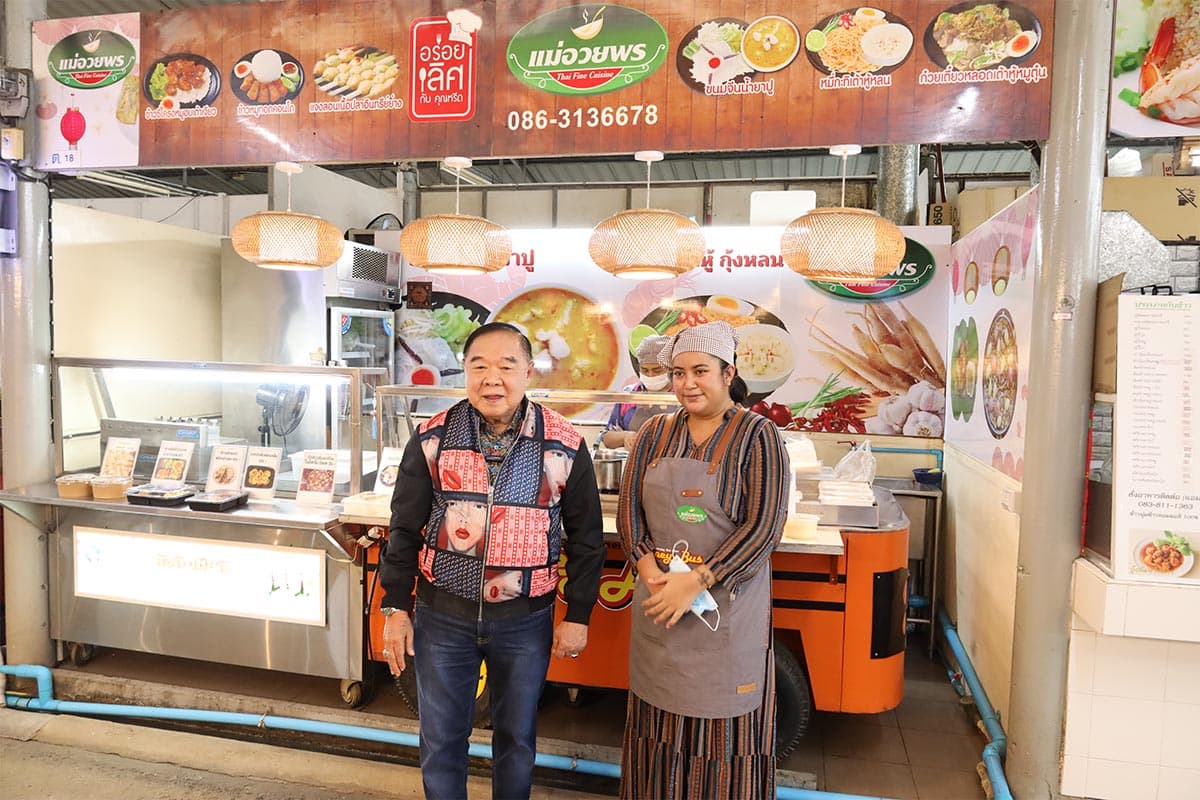 Prawit_went_to_eat_at_Bon_Marche_Market_SPACEBAR_Photo01_2d710d3a75.jpeg