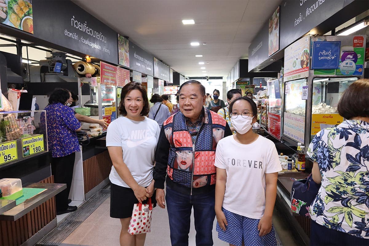 Prawit_went_to_eat_at_Bon_Marche_Market_SPACEBAR_Photo02_16db8abbbb.jpeg